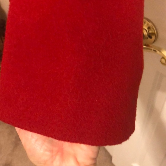 Beautiful Red Coat ! - Picture 5 of 9